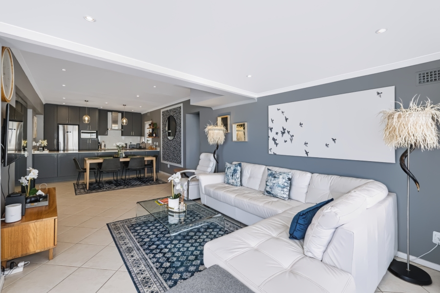 2 Bedroom Property for Sale in Sea Point Western Cape